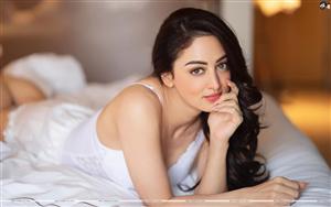 Sandeepa Dhar brights in a minimal makeup